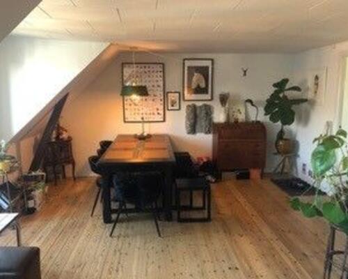 Nydelig 2. værelses lejlighed i god ejendom