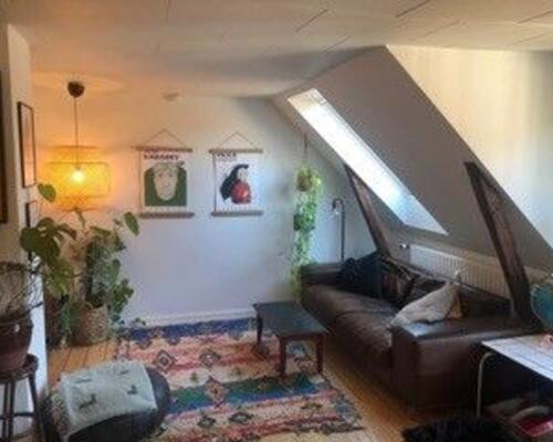 Nydelig 2. værelses lejlighed i god ejendom