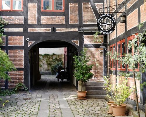 Helt enestående luksuslejlighed til leje i den stille ende af Nyhavn – 268 m² gennemrenoveret elegance