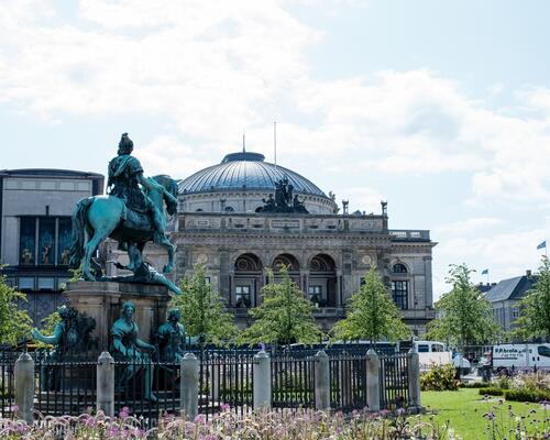 Helt enestående luksuslejlighed til leje i den stille ende af Nyhavn – 268 m² gennemrenoveret elegance