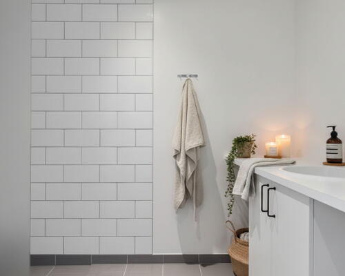 5 værelses rækkehus i to plan, med to badeværelser og stor stue