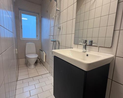 Hyggelig 2-værelses lejlighed med hems