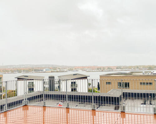 Nyopført 2-værelses penthouse lejlighed med stor tagterrasse