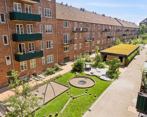 Dejlig lejlighed med stor altan | København Ø