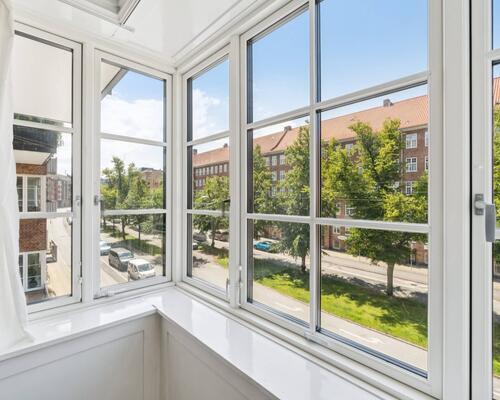 Dejlig lejlighed med stor altan | København Ø
