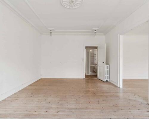 Dejlig lejlighed med stor altan | København Ø