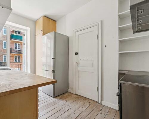 Dejlig lejlighed med stor altan | København Ø