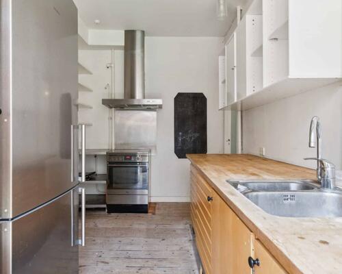 Dejlig lejlighed med stor altan | København Ø