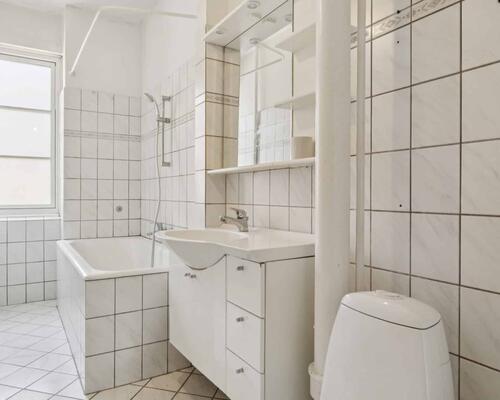 Dejlig lejlighed med stor altan | København Ø