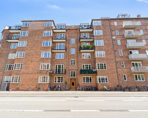 Dejlig lejlighed med stor altan | København Ø