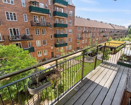 Dejlig lejlighed med stor altan | København Ø