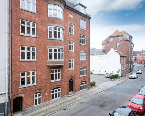 2-værelses lejlighed udlejes i Holbergsgade