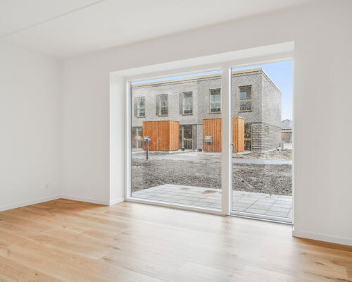 Nydelig 2-værelses lejlighed med rummelig planløsning, moderne køkken og terrasse ud til gården!