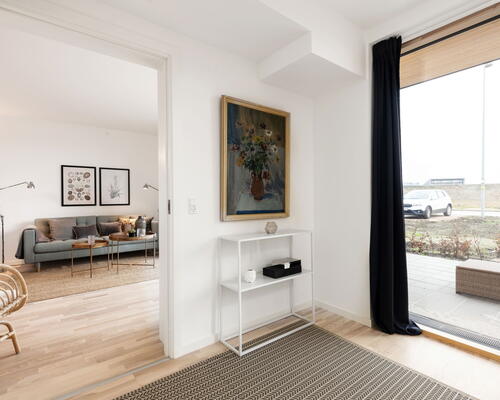 Moderne bolig med tre værelser og privat terrasse. Skræddersyet til dig over 50 år uden hjemmeboende børn