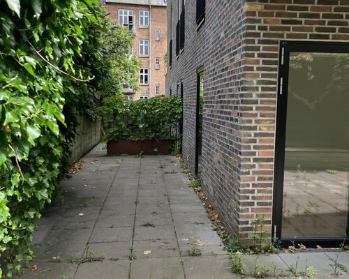 Tæt på skov, strand og Universitet - egen terrasse