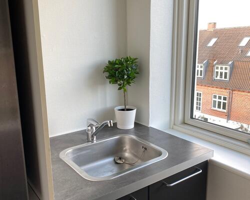 2 vær. i vestbyen m. altan