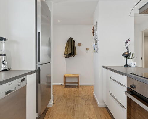 Lys 2-værelses med altan, elevator og tagterrasse tæt på SKANSEN og Lindholm Søpark