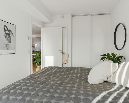 Lys 2-værelses med altan, elevator og tagterrasse tæt på SKANSEN og Lindholm Søpark