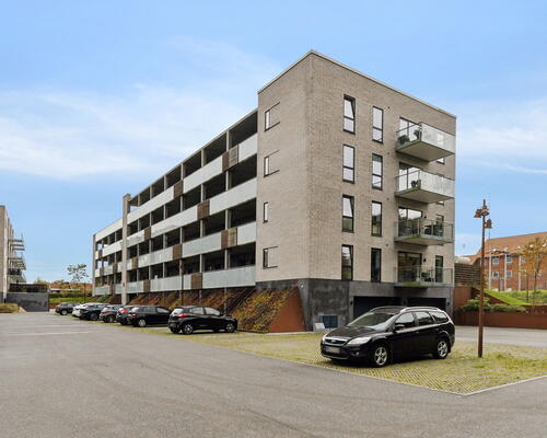 Lys 2-værelses med altan, elevator og tagterrasse tæt på SKANSEN og Lindholm Søpark