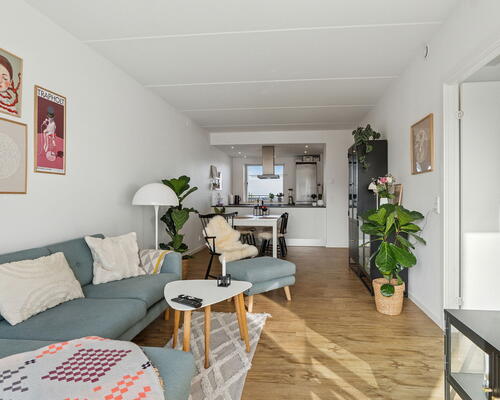 Lys 2-værelses med altan, elevator og tagterrasse tæt på SKANSEN og Lindholm Søpark