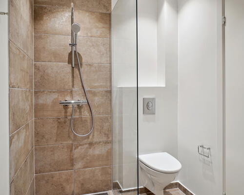 Egedal Stationsby - Spændende 5-værelses bolig i 2 plan med terrasse samt altan