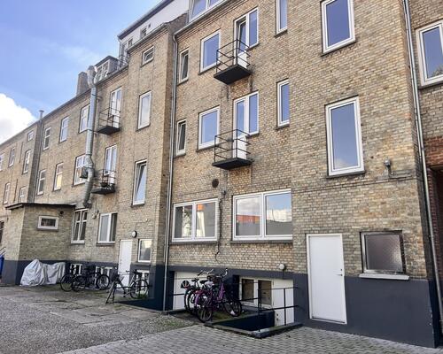 Flot lys istandsat 4-vær. lejlighed