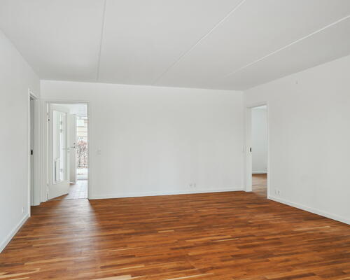 Unik 3-værelses stuelejlighed i naturskønne omgivelser ved Furesø med badebro, to dejlige terrasser og splinternyt Svanekøkken