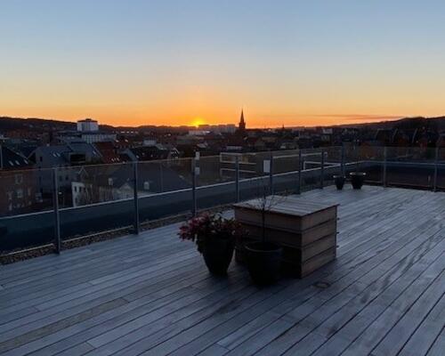 Stor luksus 4 vær. lejlighed med 2 tagterrasser + 1 stk. P-plads - Føtexhus