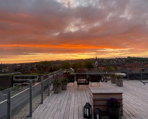 Stor luksus 4 vær. lejlighed med 2 tagterrasser + 1 stk. P-plads - Føtexhus