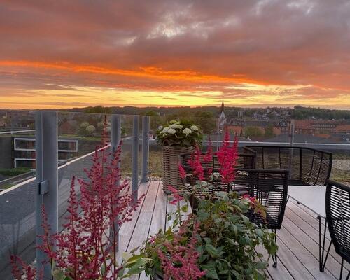 Stor luksus 4 vær. lejlighed med 2 tagterrasser + 1 stk. P-plads - Føtexhus