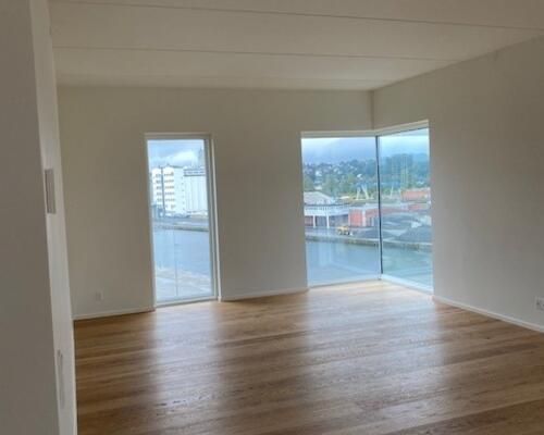 Stor luksus 4 vær. lejlighed med 2 tagterrasser + 1 stk. P-plads - Føtexhus