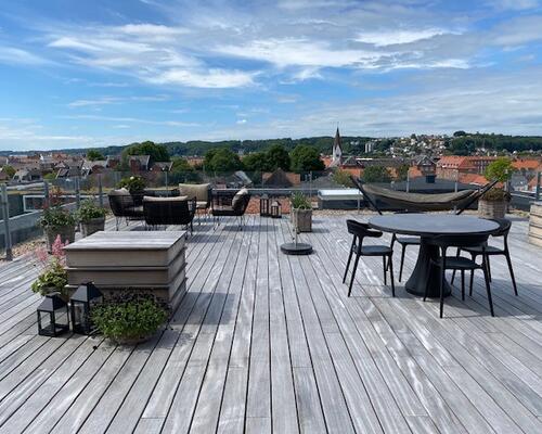 Stor luksus 4 vær. lejlighed med 2 tagterrasser + 1 stk. P-plads - Føtexhus