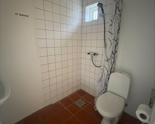 BO GRATIS I DEN FØRSTE MDR.  - 2 værelses lejlighed i Erritsø - Mulighed for husdyr