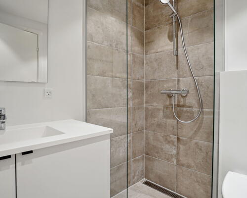 Egedal Stationsby - Spændende 5-værelses bolig i 2 plan med terrasse samt altan