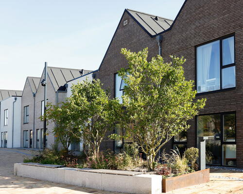 Egedal Stationsby - Spændende 5-værelses bolig i 2 plan med terrasse samt altan