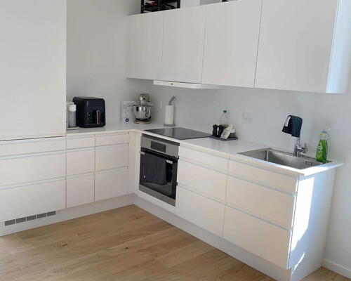 Lækker 3-værelses lejlighed, med altan mod haven