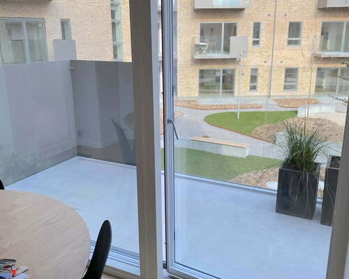 Lækker 3-værelses lejlighed, med altan mod haven