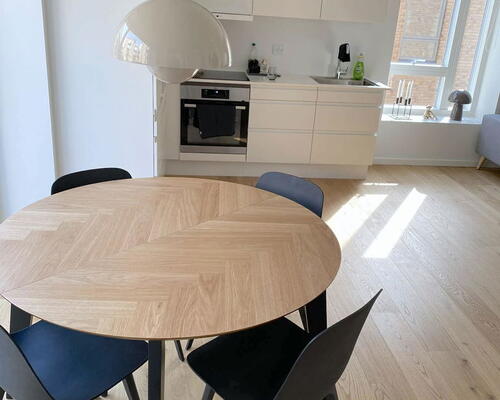 Lækker 3-værelses lejlighed, med altan mod haven