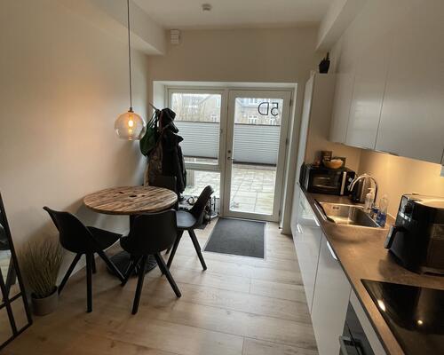 Nyere 1-værelses lejlighed tæt på alt!