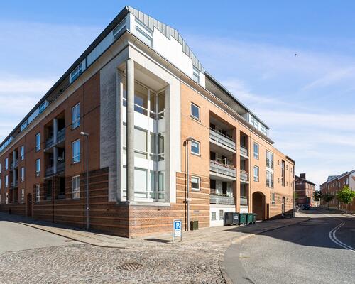 Skøn 2'er med altan