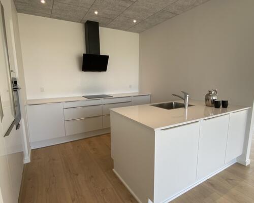 VELKOMMEN TIL RØLLIKEVEJ - NYBYGGET, ENERGIVENLIGE OG MODERNE RÆKKEHUSE TIL LEJE I ARNBJERG.