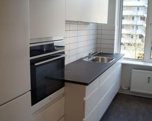 Central, renoveret 3-værelses på 80 m2 med nyt køkken og bad – tæt på gågaden