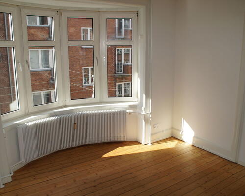 Central, renoveret 3-værelses på 80 m2 med nyt køkken og bad – tæt på gågaden