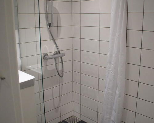 Central, renoveret 3-værelses på 80 m2 med nyt køkken og bad – tæt på gågaden