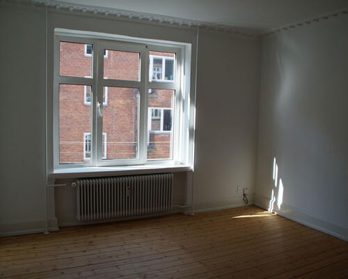 Central, renoveret 3-værelses på 80 m2 med nyt køkken og bad – tæt på gågaden