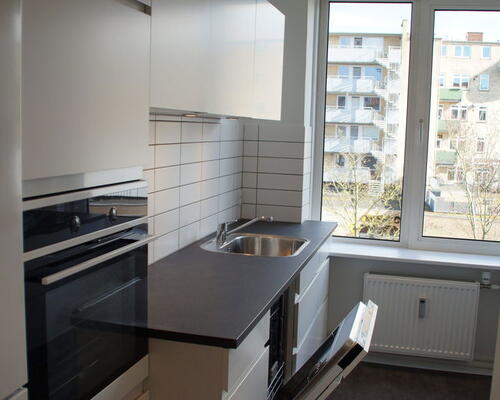 Central, renoveret 3-værelses på 80 m2 med nyt køkken og bad – tæt på gågaden