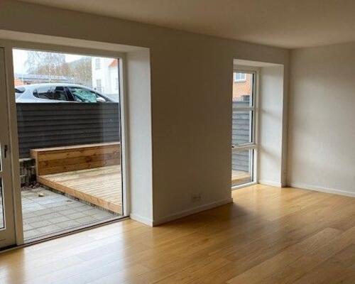 Dejlig lejlighed med egen terrasse
