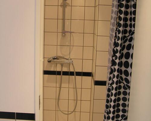 Lyst klubværelse til 1 person – tæt på metro og byliv