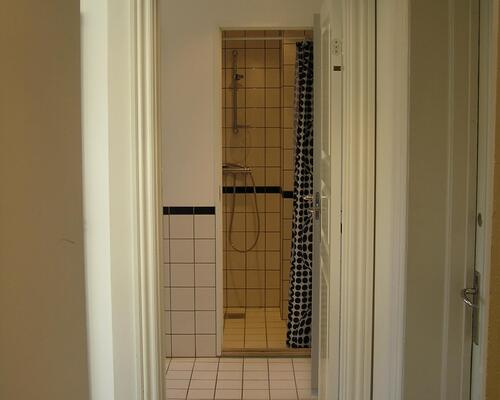 Lyst klubværelse til 1 person – tæt på metro og byliv