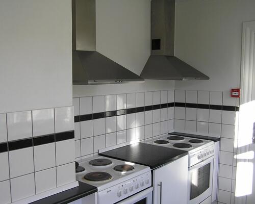 Lyst klubværelse til 1 person – tæt på metro og byliv